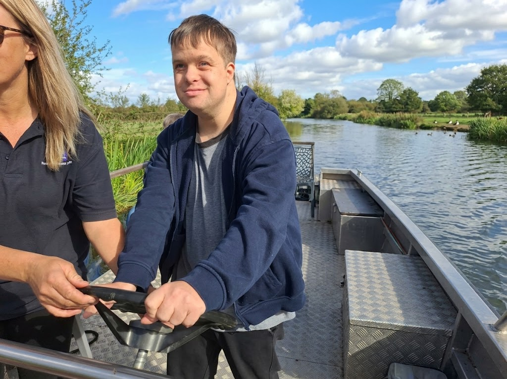 Learning to pilot a boat on Bridgwater Canal